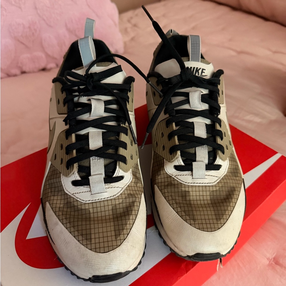 Nike Men's Black, White, and Brown Sneakers